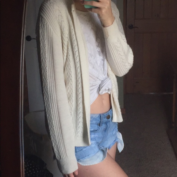 Adorable Vintage Sweater - Picture 2 of 4